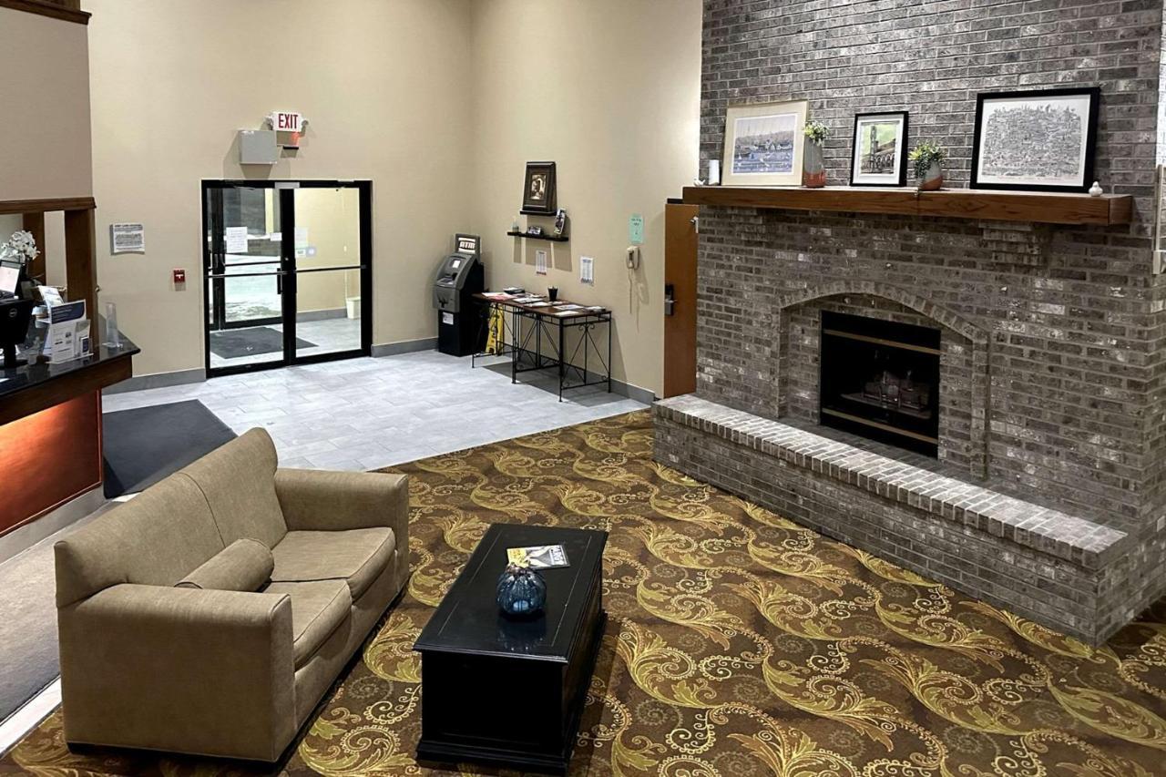 Quality Suites Near West Acres Fargo Exterior photo